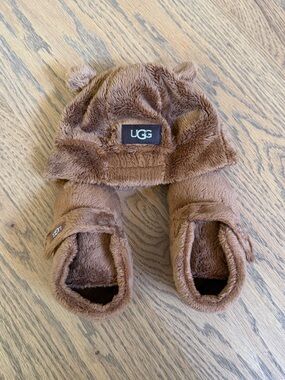 UGG Baby Brown Plush Slipper Booties/Hat